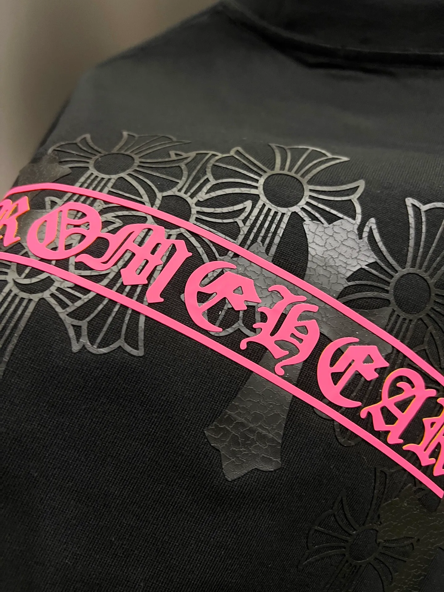 🅿️190 CH Crowe 2025 Autumn and Winter New Short-sleeved T-shirt with cross sticker + customized hardware and metal horseshoe Sanskrit text craft. The real thing is great🔥Same style for men and women, loose version, size S M L XL XXL five sizes black white